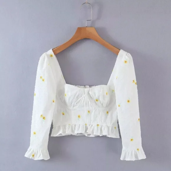 ❗SOLD OUT❗Daisy Embroidered Sweetheart Neck Corset Style Top - Picture 5 of 16